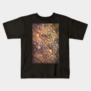 Oak Leaf Close-up with Water Droplets Kids T-Shirt